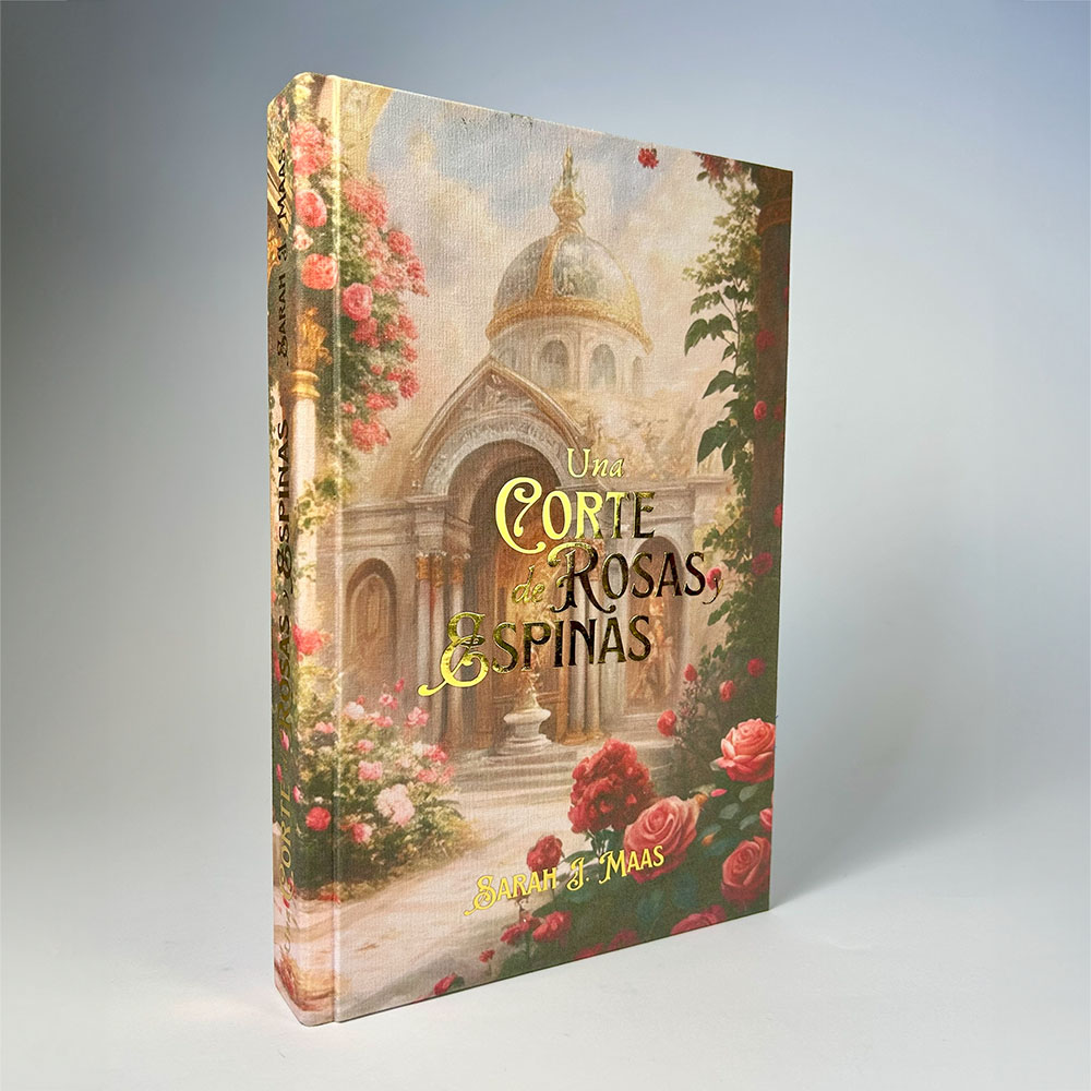 Portada de la edición especial de "Una corte de rosas y espinas", con un jardín encantado y arquitectura palaciega